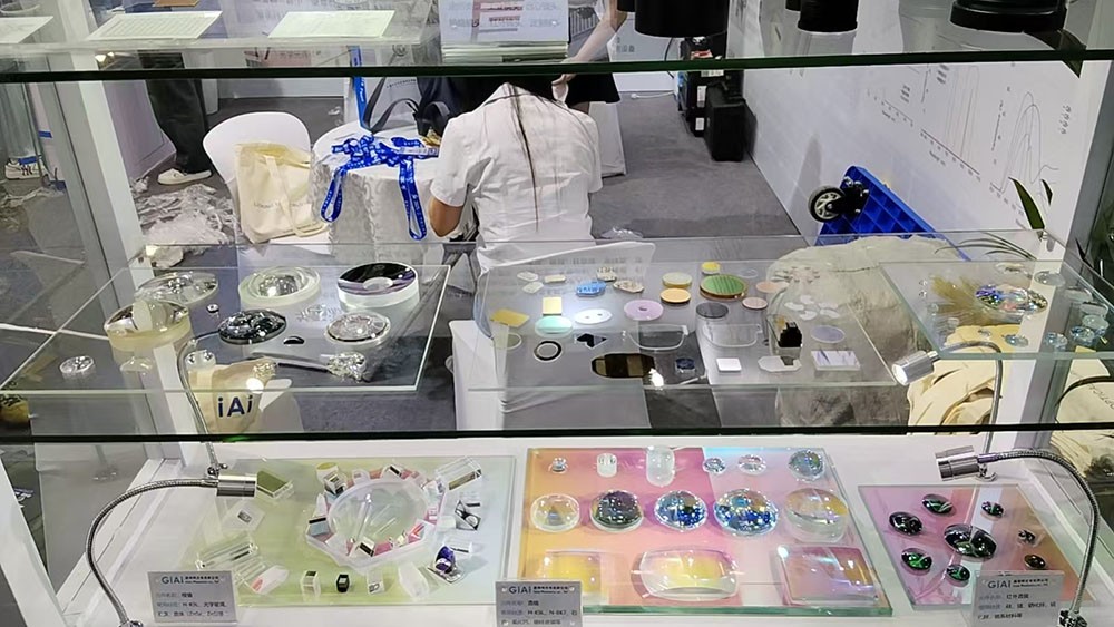 滤光片 凯时尊龙人生就是博展区透韭封镜展品